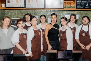 SEVILLE, солистка группы «ARTIK & ASTI» в преддверии большого шоу 18 апреля за баром в Stars Coffee