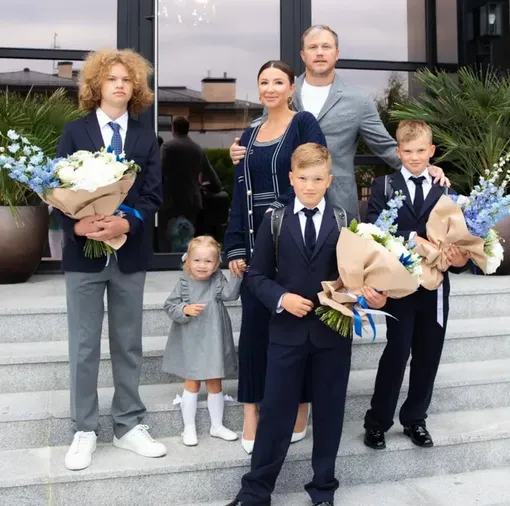 Елена Блиновская с мужем и детьми