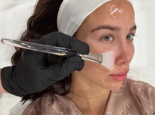 Аврора Киба в салоне красоты