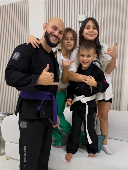 Джиган с детьми на отдыхе Джиган с детьми на отдыхе