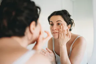 Как избавиться от темных кругов под глазами: 9 советов, которые реально работают