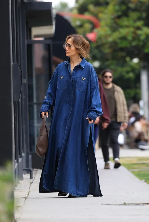 Дженнифер Лопес на шопинге в Западном Голливуде