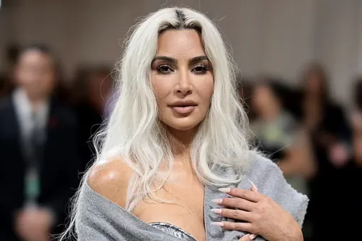 «Я никогда не испытывала такой боли»: Ким Кардашьян показала жуткие следы на спине от корсета после Met Gala