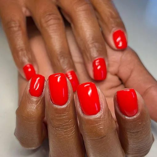 красный летний маникюр 2025 красный летний маникюр 2025