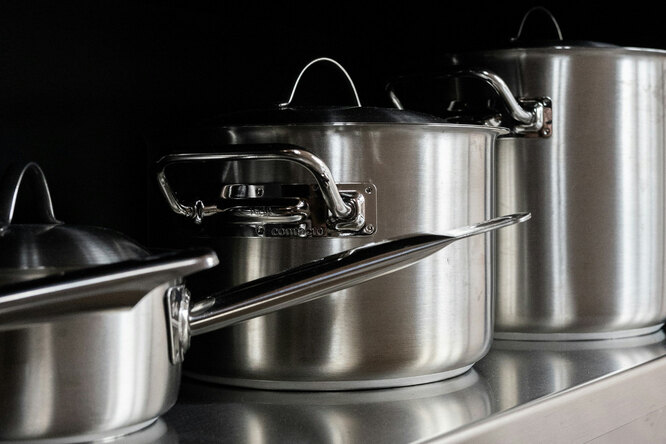 dangers of cleaning metal objects with baking soda