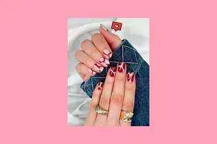 Симметрия отменяется: 10 самых стильных маникюров с разным дизайном на руках