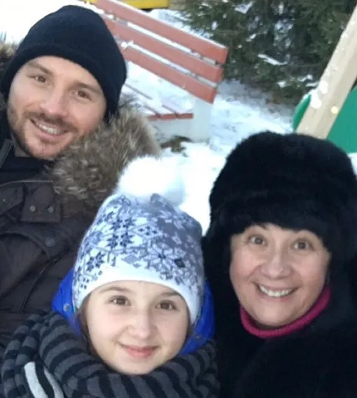 Сергей с племянницей и мамой Сергей с племянницей и мамой