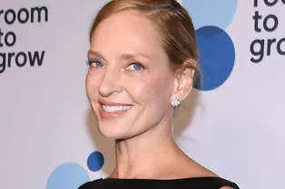 Ума Турман в платье с элегантным вырезом на спине появилась на гала-вечере в Нью-Йорке