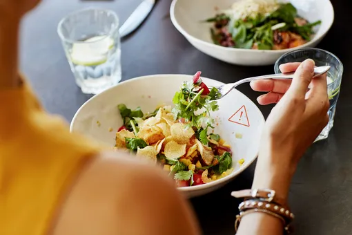 Не клади это в салат! 5 опасных ингредиентов, которые мешают тебе похудеть Не клади это в салат! 5 опасных ингредиентов, которые мешают тебе похудеть