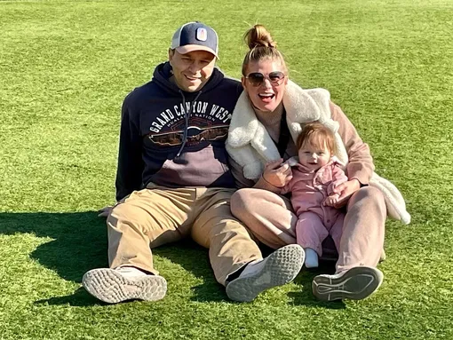 Настя Задорожная с мужем и дочерью Настя Задорожная с мужем и дочерью