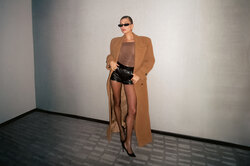 Колготки – главные герои всех фэшн-сводок в 2024-м, вот 3 способа носить их стильно