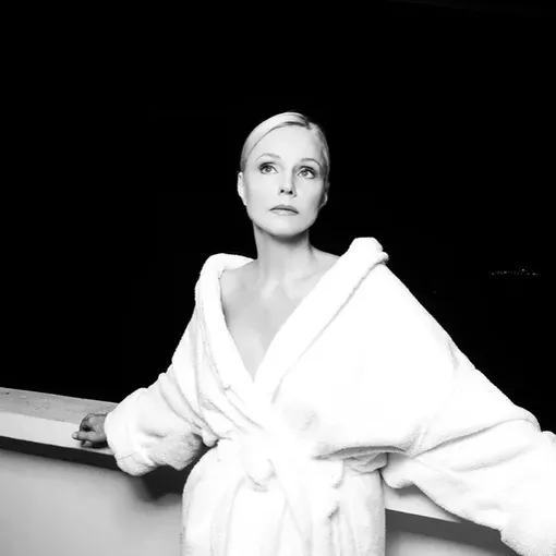 Актриса примерила нежный образ