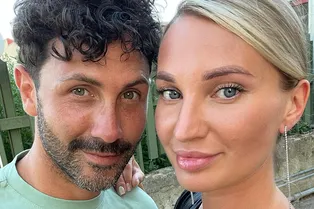 Муж умершей после операции по увеличению ягодиц Юлии Бурцевой вышел на связь после похорон Муж умершей после операции по увеличению ягодиц Юлии Бурцевой вышел на связь после похорон