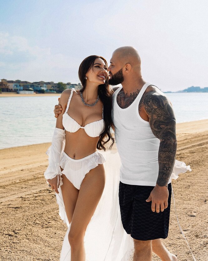 Әдемі қисық әйелдермен порно