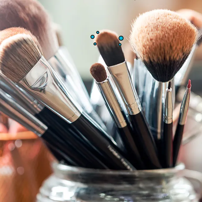 Как мыть кисти для макияжа из разных материалов, чтобы они выглядели как новые: инструкция от эксперта