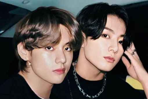 Чонгук и Ви из BTS провели музыкальную трансляцию прямо в автомобиле