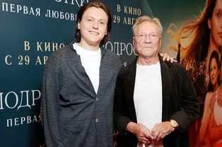Сергей Шакуров появился на публике с 20-летним сыном Сергей Шакуров появился на публике с 20-летним сыном