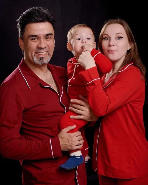 Александр Гришин с женой и сыном