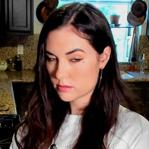 Грей не только сохранила старых поклонников, но и обрела множество новых