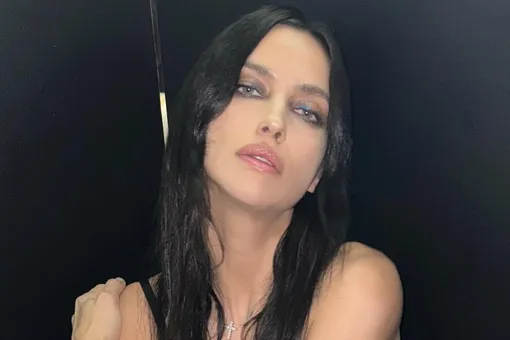 Ирина Шейк снялась с обнаженной грудью в Милане Ирина Шейк снялась с обнаженной грудью в Милане