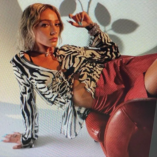 Настя Ивлеева добилась популярности, но со многими испортила отношения Настя Ивлеева добилась популярности, но со многими испортила отношения