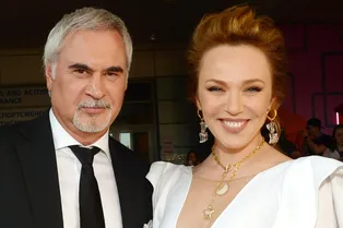 «Мамины глаза»: 6-летний сын Альбины Джанабаевой от Меладзе очаровал девушек «Мамины глаза»: 6-летний сын Альбины Джанабаевой от Меладзе очаровал девушек