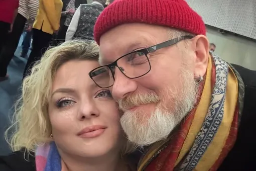 Перенесшую инсульт жену актера Виктора Бычкова на инвалидной коляске не впустили в театр Перенесшую инсульт жену актера Виктора Бычкова на инвалидной коляске не впустили в театр