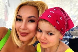 «Впервые села на лошадь»: Лера Кудрявцева сняла дочь на отдыхе в Египте «Впервые села на лошадь»: Лера Кудрявцева сняла дочь на отдыхе в Египте