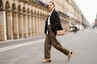 Как парижанки носят казаки осенью — и где купить такие же Как парижанки носят казаки осенью — и где купить такие же