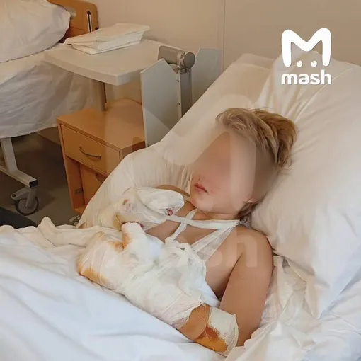 Первое фото оставшегося без пальцев мальчика при взрыве появилось из больницы Первое фото оставшегося без пальцев мальчика при взрыве появилось из больницы