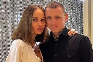 «Между ними пропасть»: жена Павла Мамаева объяснила, почему футболист не общается с дочерью от Аланы «Между ними пропасть»: жена Павла Мамаева объяснила, почему футболист не общается с дочерью от Аланы