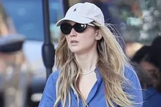 «Материнство важнее тысячи ролей»: Дженнифер Лоуренс на прогулке с маленьким сыном в годовщину свадьбы умилила блогеров «Материнство важнее тысячи ролей»: Дженнифер Лоуренс на прогулке с маленьким сыном в годовщину свадьбы умилила блогеров