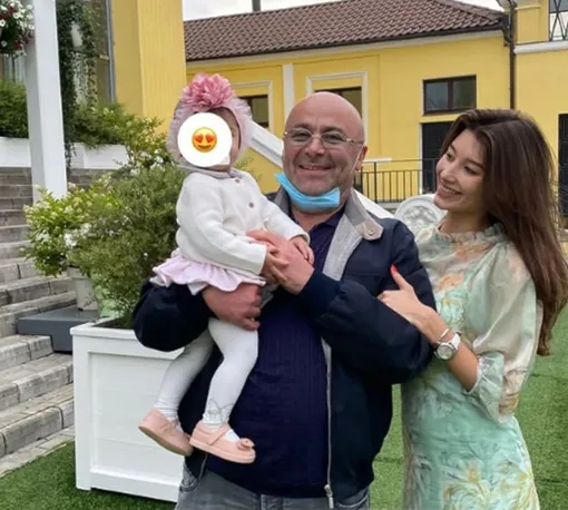 Михаил Хубутия и Юлия Ван с дочерью Николь Михаил Хубутия и Юлия Ван с дочерью Николь