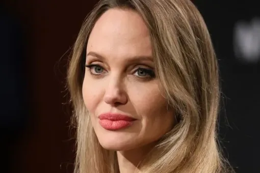 «Я рано потеряла мать и бабушку»: Анджелина Джоли объяснила, почему решилась на мастэктомию и овариэктомию
