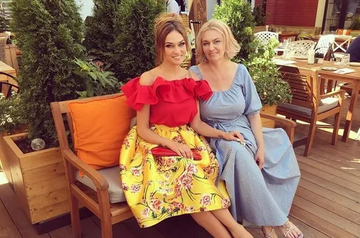 Алена Водонаева с матерью Ларисой