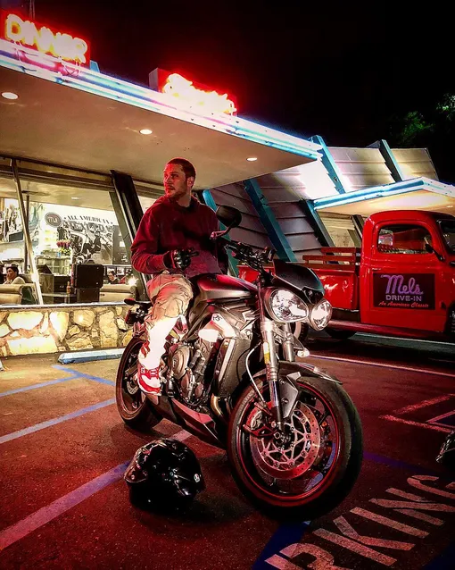 Том Харди ездил на мотоцикле на съемках фильма «Веном» Том Харди