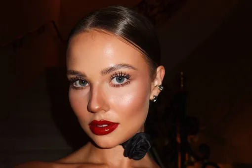 «Я заболела в Париже. Мне так плохо давно не было»: невестка певицы Валерии заявила об опасном последствии родов