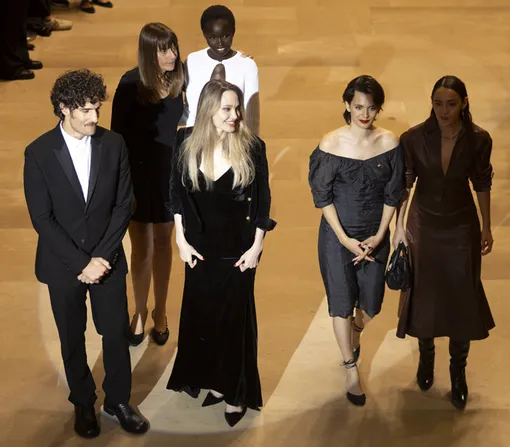 Анджелина Джоли с партнерами по фильм «Кутюр» в Испании