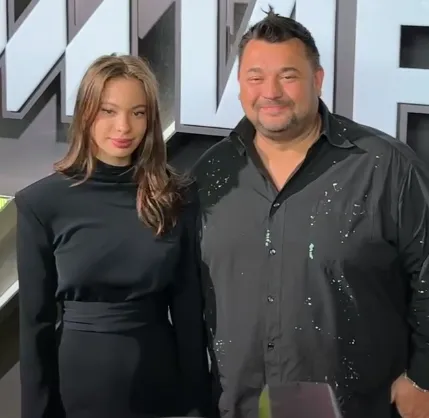 Ника и Сергей Жуковы на красной дорожке премии