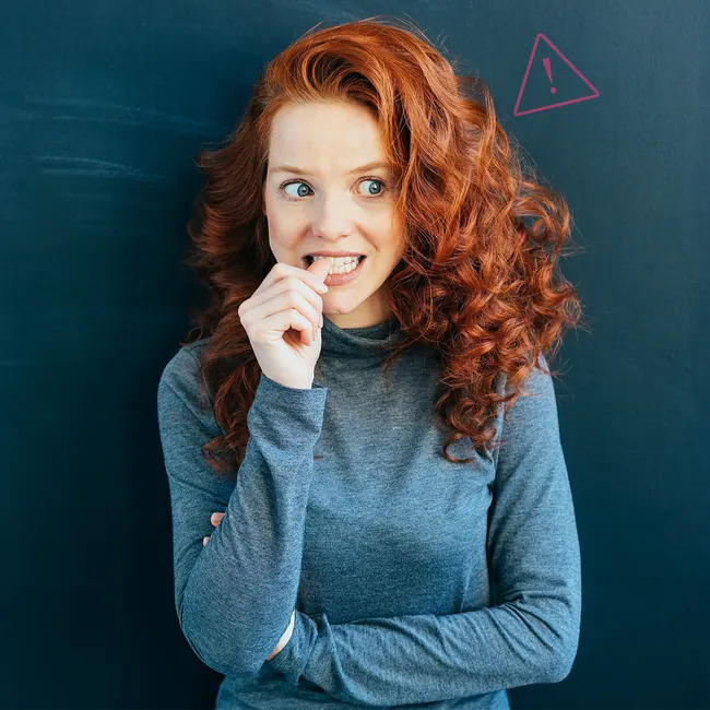 Почему нельзя отгрызать гель-лак: как эта «безобидная» привычка может лишить тебя ногтей