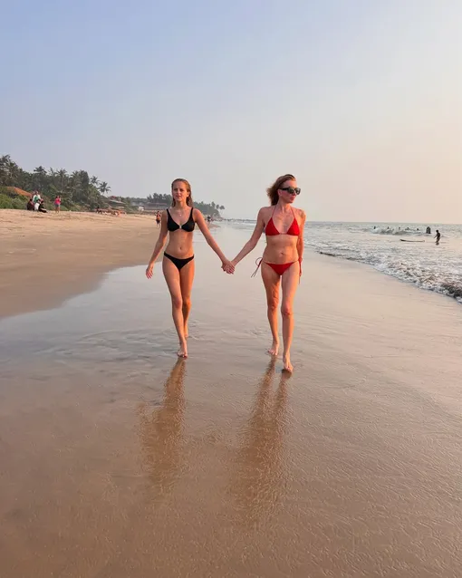 Светлана Бондарчук на курорте с падчерицей Юнной Светлана Бондарчук на курорте с падчерицей Юнной