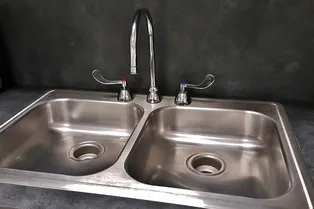 Как чистить нержавеющую сталь правильно без использования агрессивной химии и абразивов Как чистить нержавеющую сталь правильно без использования агрессивной химии и абразивов