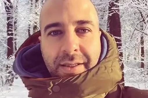 «Я наголо побрился»: Иван Ургант вместе с младшей дочерью поздравил россиян с наступающим 2025 годом «Я наголо побрился»: Иван Ургант вместе с младшей дочерью поздравил россиян с наступающим 2025 годом