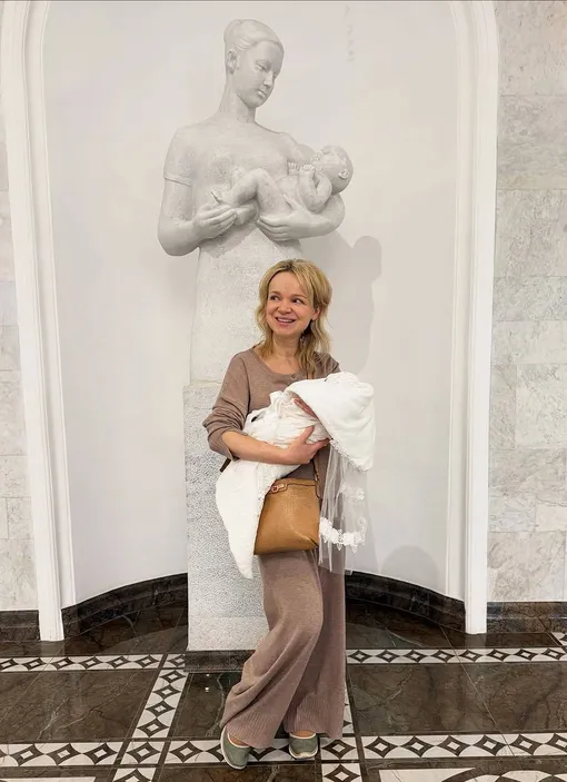 Виталина Цымбалюк-Романовская с новорожденной Виталина Цымбалюк-Романовская с новорожденной