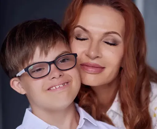 Эвелина Бледанс с сыном Семеном Эвелина Бледанс с сыном Семеном