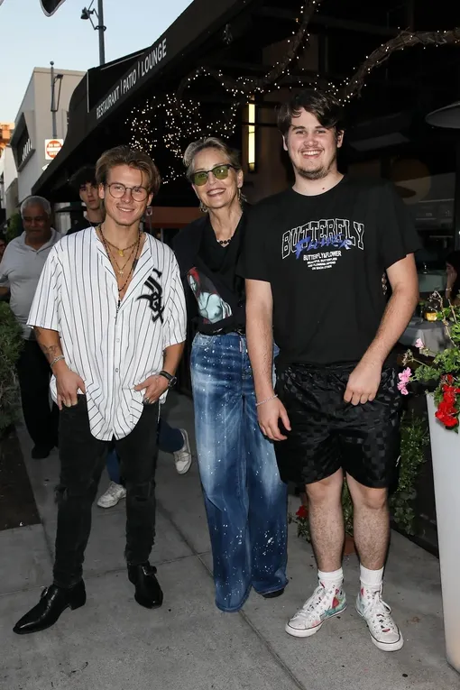 Шэрон Стоун с сыновьями