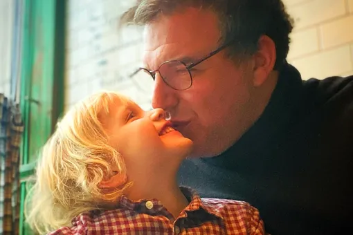 «Платон пришел проведать тёть»: Максим Виторган вместе с 7-летним сыном навестил своих маленьких сестер «Платон пришел проведать тёть»: Максим Виторган вместе с 7-летним сыном навестил своих маленьких сестер