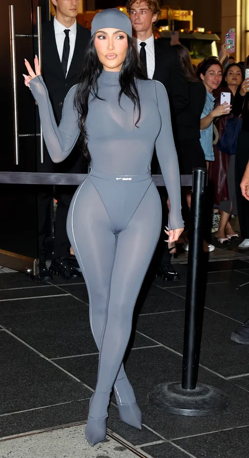 Ким Кардашьян выбрала прозрачный комбинезон