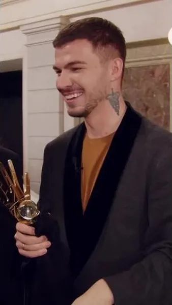 Нажми и смотри