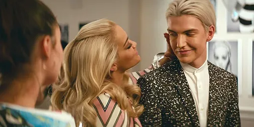 Кадр из клипа